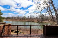 Cozy 3-bedroom cabin in charming Crosslake with WiFi and AC