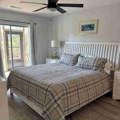 3 Bedroom ground floor -17th Hole - True Blue - near pool - wifi Rooms
