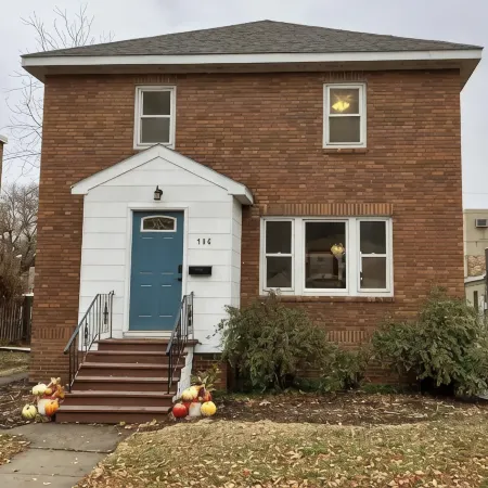 Charming & convenient house in downtown Marshall