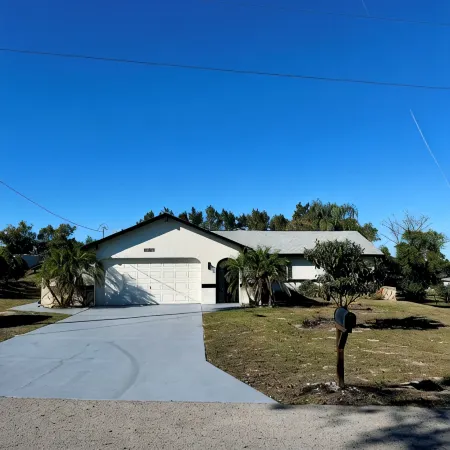 Large Pool • Clean & Comfortable • Split Floorplan • King Beds!