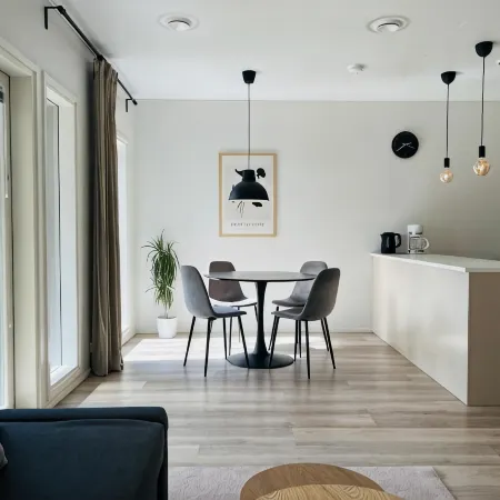 Modern 3BR House with Sauna & Parking