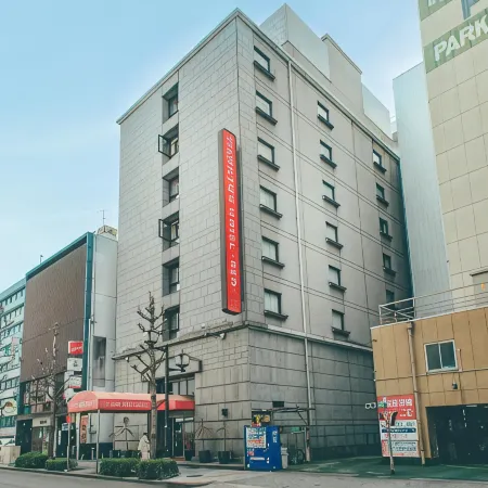 Hamilton Hotel –Red-