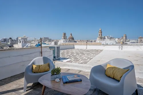 Rare House with Terrace in the City Center - Boutique