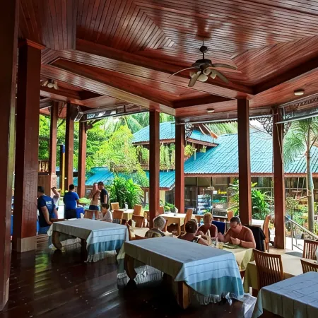 Haad YAO Bayview Resort & Spa Отели рядом с достопримечательностью «Пляж Салад-Бич»