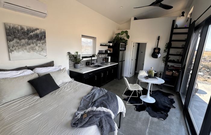 Modern Cabin 1 with AC in charming Paradise Valley with stunning views