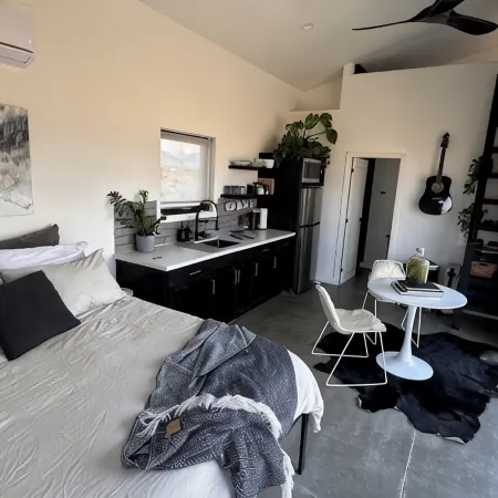 Modern Cabin 1 with AC in charming Paradise Valley with stunning views