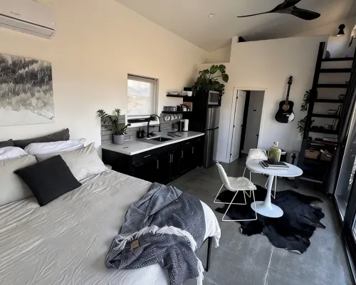 Modern Cabin 1 with AC in charming Paradise Valley with stunning views Hotels in Pray