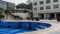 Udman Hotels and Resorts NH 8 - piscina