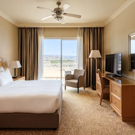 Radisson Blu Golden Sands Resort and Spa, Golden B Отели рядом с достопримечательностью «Пляж Голден-Бэй»