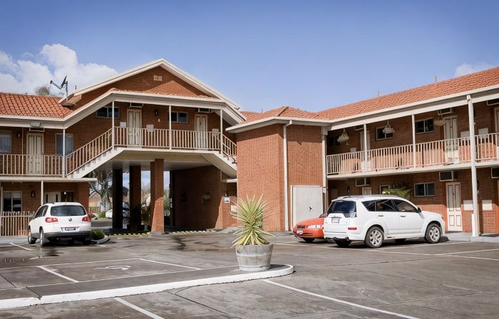 Courtyard Motor Inn