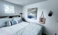 Modern & Coastal Cape Cottage + 200 Steps to the Beach! New in 2025! - 4 tähden