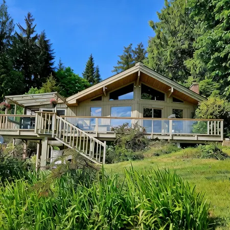 The West Coast Lodge: Private, Gorgeous, and Ready for Your Friends and Family!