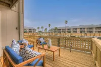 Fisherman Friend! - Coastal Condo - Views Await!