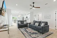 Family Home Near Owa and Beaches, King Bed, Cornhole, Fire Pit, Pet Friendly!
