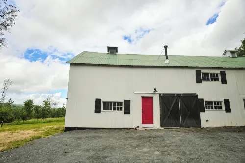 Luxe Barn • Hot Tub • Fire Pit • Ski • Catskills