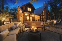 Luxury Verde River Lodge w/ Hot Tub, Pizza Oven, Game Room, Bar & Fire Pit - Chalets