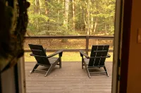 The Gray Chalet - private lot close to Lake Wallenpaupack & downtown Hawley