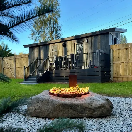 Layla Haus – Marion Tiny Home Fenced Yard Fire Pit