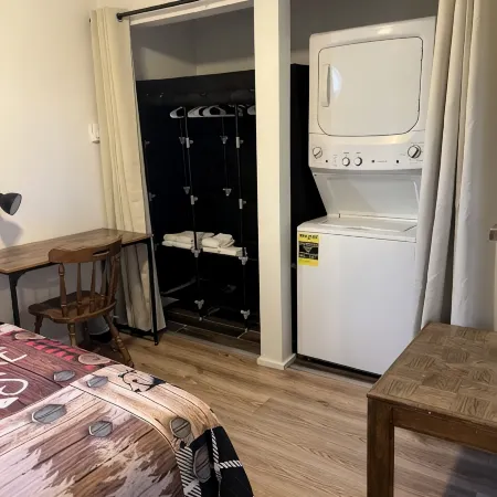 Tranquil 2-bedroom apartment in Lima, MT. Family & Pet friendly.