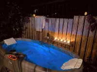 Wine Country Home w/ Hot Tub & Views | Vino Villa Hotels in Oliver