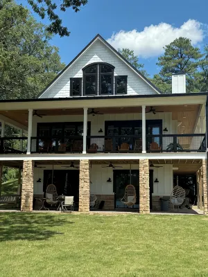 Luxurious Lakefront retreat with own private dock. - 4-Star