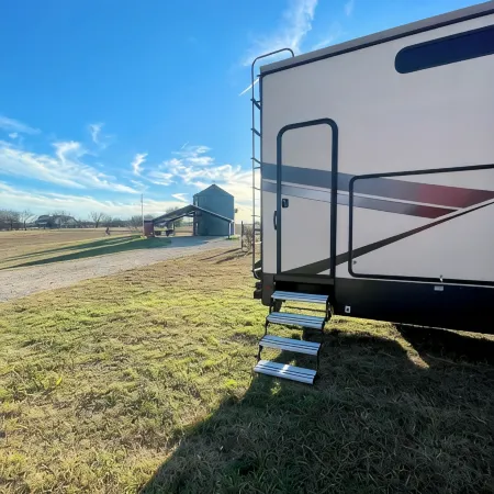 Bunkhouse RV on 10AC in Waxahachie.TX on Gated Property with 2 Other Rentals