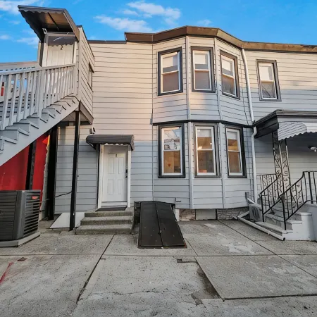 NYC Neighbor Duplex Delight 35 mins w/ Parking