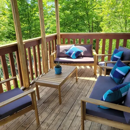 Prince Edward County Pond-Side Getaway! Family-friendly private oasis!