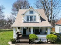 Lakeview Modern Stay Near Beaches, GOTL, and Spire Ξενοδοχεία στην πόλη Ashtabula
