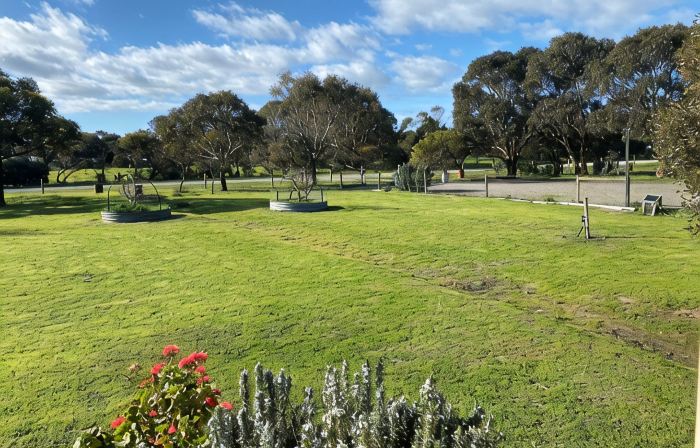 Aggies is a 2 bedroom cottage in a semi rural part of Goolwa. Close to the river