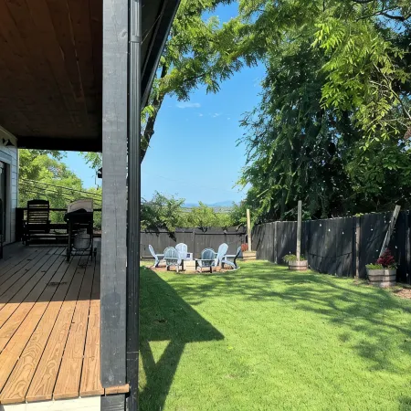 French Country Retreat Near Ball Ground, Weddings, pets, 3BR, yard