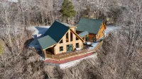 度假戴爾霍洛湖景 Log Cabin•3間卧室•2.5間浴室•景觀•遊戲室 - Wi-Fi