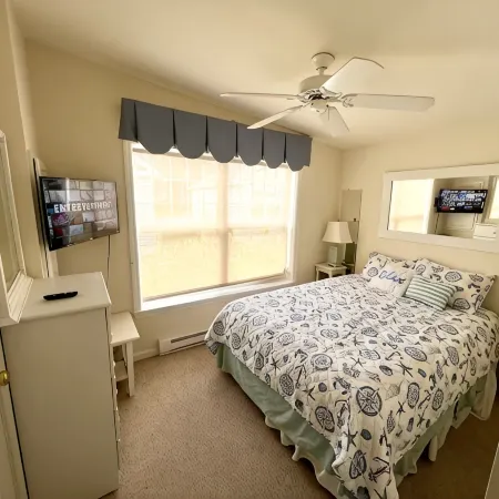 Cozy 2 Bed Cottage on Resort with Pool Jacuzzi GameRoom 1 Mile to Wells Beach!