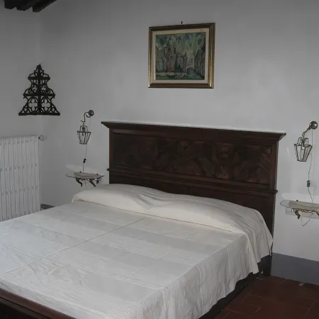 Hilltop Farmhouse - Countryside Views: 5 Beds (+2 Extra DR - ensuite BR (+20%)