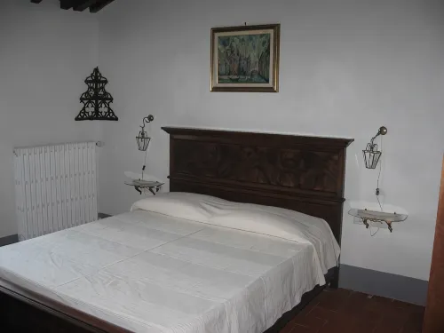 Hilltop Farmhouse - Countryside Views: 5 Beds (+2 Extra DR - ensuite BR (+20%)