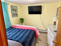 Cozy Coastal Hideout w/ Free Parking, BBQ and Outdoor Shower - Apartments