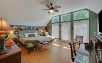 Cameron House Retreat:  Lake, wine & mountain paradise! 5 miles to Helen!