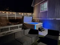 Stylish Chalet with Hot Tub and Jacuzzi! - Hot Tub