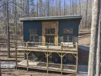 NEW Mountain Modern Hideaway! - Walk to Disc Golf