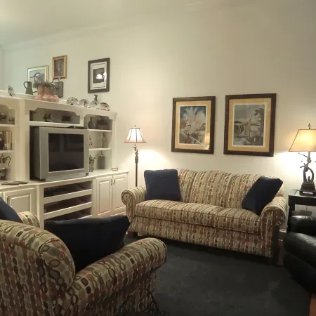 Stylish Townhome by K&P Hotel - Ready for Summer, Fall, & Beyond