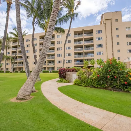The Maui Moon Oceanfront Condo- Perfect for couples!