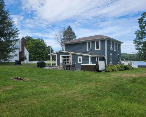5 Minutes to Peek n Peak, on Site Private Hot Tub, Large Private Yard Hotele w: Mina