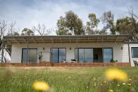 Luxury and seclusion in the Adelaide Hills with breathtaking views - Villas