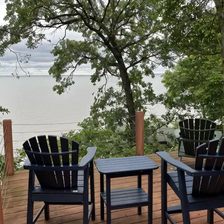Beautiful Lakefront Property with Guesthouse