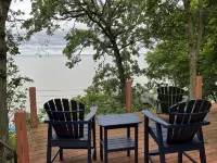 Beautiful Lakefront Property with Guesthouse - Hytter
