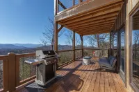 Newly Renovated! Romantic / Views / Indoor Heated Saltwater Pool / Massage Chair