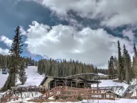 Copper Center Village. Newly renovated. Gas Fireplace. FREE Underground Parking. Hotels in Copper Mountain