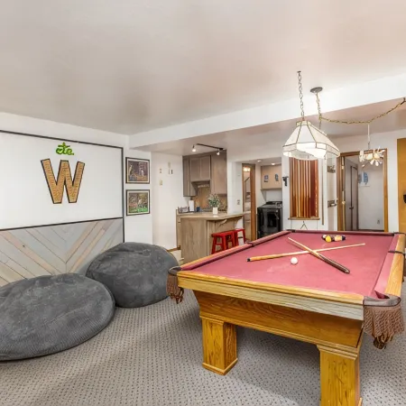 W House in BLS, Game Room, Fire Pit, Hot Tub, Central AC&Heat, Pet friendly!