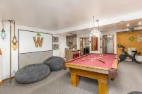 W House in BLS, Game Room, Fire Pit, Hot Tub, Central AC&Heat, Pet friendly!