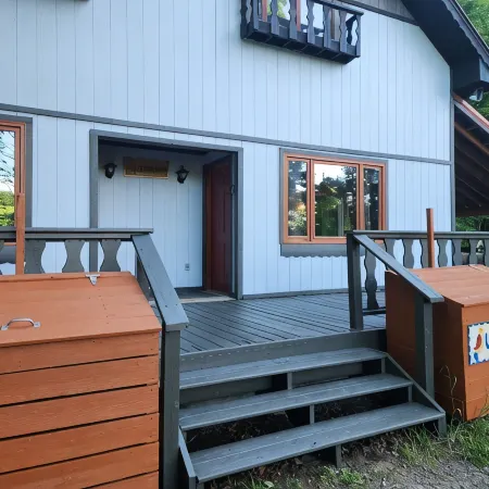 Peaceful Updated Chalet across street from Ski Brule --Right Side